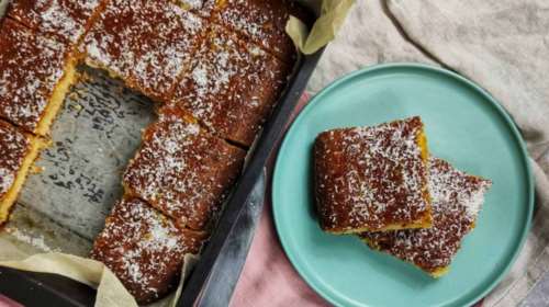 Σούπερ γλυκό για το φθινόπωρο: Υγιεινή πορτοκαλόπιτα χωρίς ζάχαρη, αυγά και φύλλο