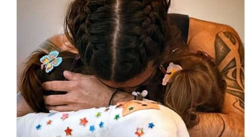 Άρης Μουγκοπέτρος: &quot;Οι βασίλισσές μου...&quot; Η τρυφερή φωτογραφία που &quot;έριξε&quot; το instagram