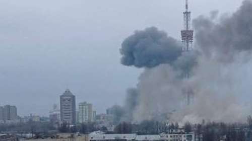Βομβαρδισμοί στο Κίεβο: Οι Ρώσοι χτύπησαν τον πύργο των τηλεπικοινωνιών [Βίντεο-Εικόνες]