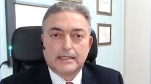 Βασιλακόπουλος: Γιατί γίνεται ξανά υποχρεωτική η μάσκα στους εξωτερικούς χώρους