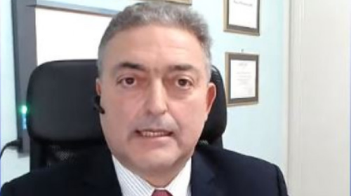 Βασιλακόπουλος: Οι εμβολιασμένοι να μπορούν να κυκλοφορούν σε εξωτερικούς χώρους χωρίς μάσκα