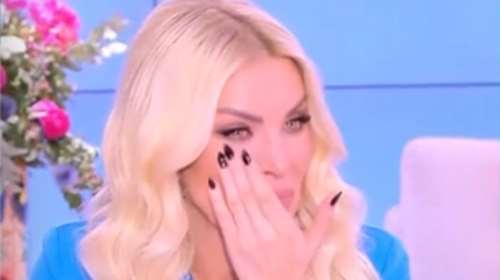 &quot;Λύγισε&quot; on air η Κατερίνα Καινούργιου: &quot;Θα έπρεπε να πηγαίνω πιο συχνά, της χρωστάω όλη μου τη ζωη&quot;