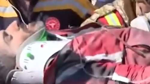 Σεισμός στην Τουρκία: Έσβησαν τα χαμόγελα - Πέθανε ο 12χρονος που ανασύρθηκε ζωντανός μετά 296 ώρες στα συντρίμμια [βίντεο]