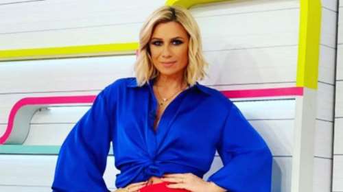 Κατερίνα Καραβάτου: Χαλαρή βόλτα με τον γιο της Αρίωνα [εικόνες]