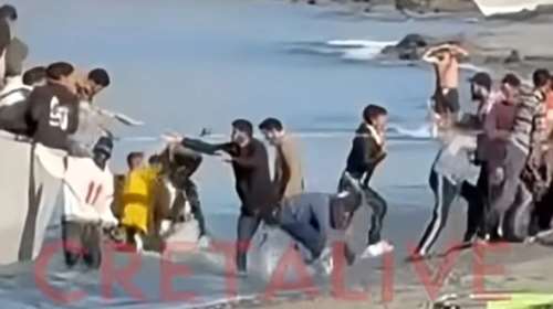 Παράτυποι μετανάστες σε παραλία με λουόμενους - Πάνω από 750 άνθρωποι έχουν φτάσει από το πρωί σε Κρήτη και Γαύδο [βίντεο]