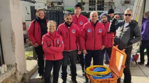 Θεσσαλονίκη: Αναχωρούν και οι εθελοντές διασώστες για την Τουρκία - 30 μέλη με έναν σκύλο [Εικόνες]