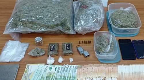 Καλαμάτα: Εξαρθρώθηκε σπείρα που διακινούσε ναρκωτικά σε Αττική και Μεσσηνία - Συνελήφθησαν 4 γυναίκες και ένας άνδρας