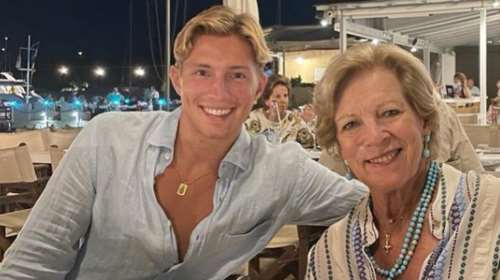 Η Μαρί Σαντάλ φωτογραφίζει τον γιο της με την Άννα Μαρία - Στις Σπέτσες η τέως βασιλική οικογένεια