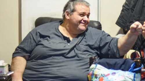 Κώστας Μακέδος: Καθηλωμένος σε καρέκλα ο ηθοποιός - Η μάχη με την παχυσαρκία