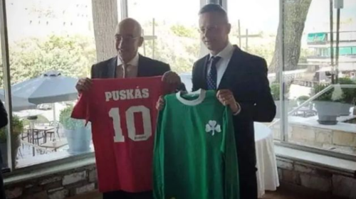 Φανέλα του Παναθηναϊκού από την εποχή του Γουέμπλεϊ χάρισε ο Δένδιας στον Ούγγρο ΥΠΕΞ