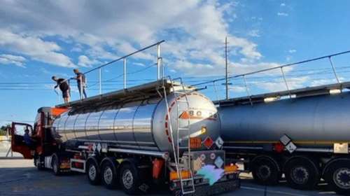 Συντριπτικό χτύπημα σε δίκτυο λαθρεμπόρων με χημικούς διαλύτες