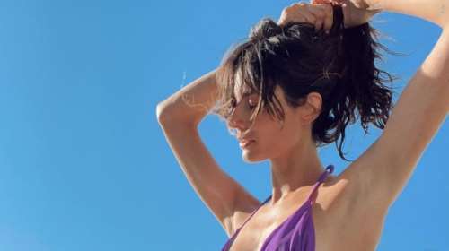 Ηλιάνα Παπαγεωργίου: Ποζάρει με εντυπωσιακό μωβ μπικίνι - &quot;Κορμί κι αλάτι&quot; [εικόνες]