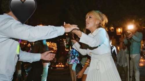 Όταν η &quot;θεία Ρένα&quot; Δούρου χόρευε ξυπόλυτη με σημαία της μια φούστα... [εικόνα]