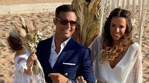 Σάββας Πούμπουρας και Αρετή Θεοχαρίδη: Παντρεύτηκαν στις Σπέτσες και βάπτισαν την κόρη τους Κύνθια [εικόνες]