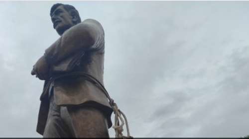 Θεσσαλονίκη: Άγνωστοι επιχείρησαν να κλέψουν το μπρούτζινο άγαλμα του Νίκου Καπετανίδη