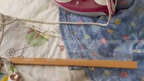 Ηράκλειο: Με αυτό το ξύλο χτυπούσαν τον 3χρονο Άγγελο η μητέρα του και ο σύντροφός της - Εικόνες από το σπίτι-κολαστήριο [βίντεο]