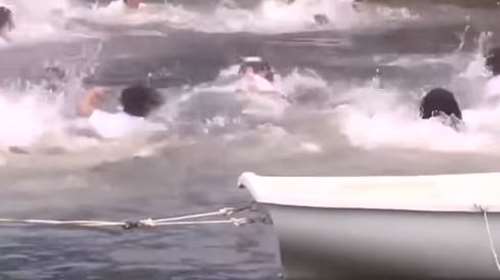 ΗΠΑ: 16χρονος ομογενής έπιασε τον Σταυρό στο &quot;χωριό των σφουγγαράδων&quot;, στη Φλόριντα [εικόνες]