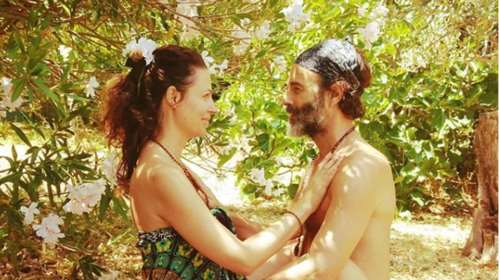 Ο Θανάσης Ευθυμιάδης κολυμπά γυμνός και εξηγεί το γιατί [εικόνα]