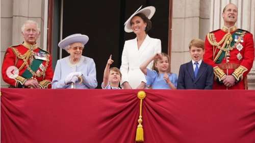 &quot;Λείπεις σε όλους μας&quot;: Το μήνυμα του Γουίλιαμ και της Κέιτ για τον έναν χρόνο από τον θάνατο της βασίλισσας Ελισάβετ [εικόνες]