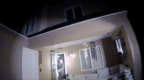 ΗΠΑ: Αστυνομικοί χτύπησαν λάθος πόρτα και σκότωσαν τον ιδιοκτήτη του σπιτιού επειδή βγήκε με όπλο