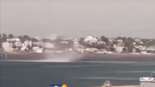 Εντυπωσιακός υδροστρόβιλος στο Πέραμα [βίντεο]