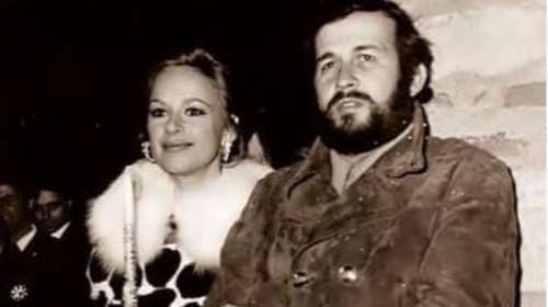 Αλίκη Βουγιουκλάκη-Δημήτρης Παπαμιχαήλ: Σπάνια φωτογραφία από την Ανάσταση του 1971 - Η απίστευτη λαμπάδα της