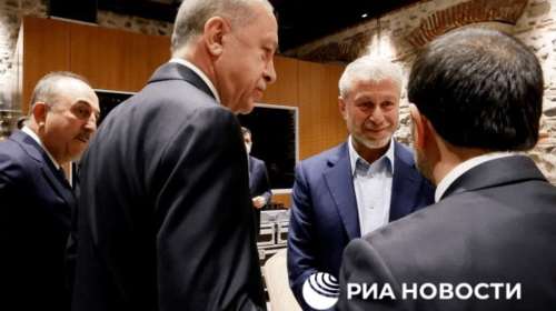 Διαπραγματεύσεις Ρωσίας - Ουκρανίας: Ποιος είναι ο ρόλος του Ρομάν Αμπράμοβιτς