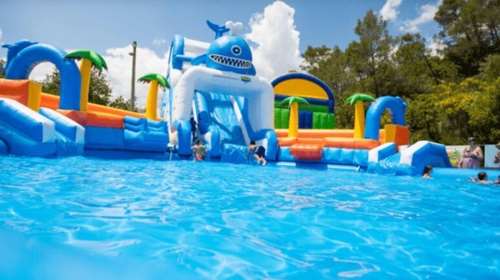 Τραγωδία στη Γαλλία: Ο άνεμος παρέσυρε φουσκωτό σε νεροτσουλήθρες - Νεκρός 35χρονος, σοβαρά τραυματισμένο το τρίχρονο παιδί του