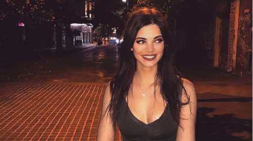 Τζένη Καζάκου: Πανέμορφη, στο πλευρό των γονιών της Κωνσταντίνου Καζάκου και Τάνιας Τρύπη σε βραδινή έξοδο