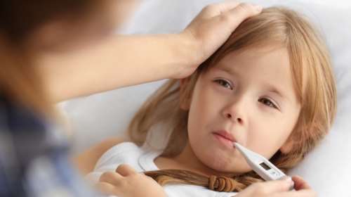 Ελληνική Παιδιατρική Εταιρεία: Οδηγίες πώς να ρίξετε τον πυρετό στα παιδιά χωρίς αντιπυρετικά