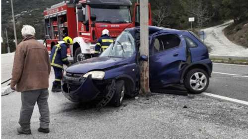 Ανατριχιαστικό τροχαίο στην Καβάλα: 22χρονη οδηγός καρφώθηκε σε κολώνα και χαροπαλεύει διασωληνωμένη [εικόνες]