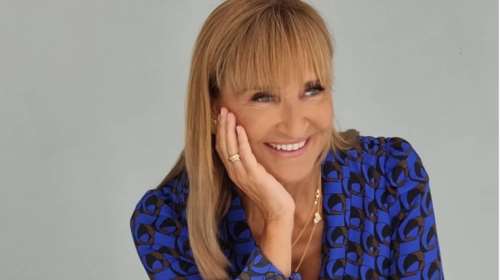 Η Μάρα Ζαχαρέα με ψηλόμεσο μαγιό, πιο μαυρισμένη από ποτέ, σε παραλία της Αττικής