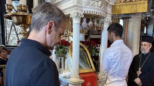 Πριν την selfie, o Κυριάκος Μητσοτάκης και ο Νόβακ Τζόκοβιτς προσκύνησαν μαζί την Παναγιά της Τήνου