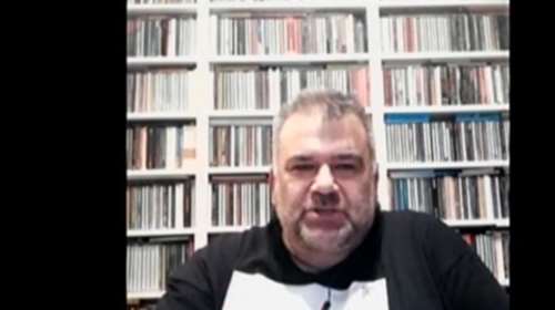 Απίθανος Θεσσαλονικιός τύπωσε το πιστοποιητικό εμβολιασμού του σε... μπλουζάκι [βίντεο]