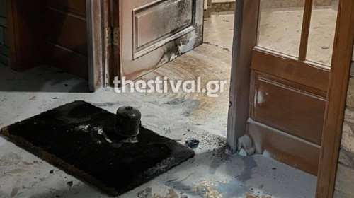 Γκαζάκια τα ξημερώματα σε είσοδο πολυκατοικίας στη Θεσσαλονίκη - Μία προσαγωγή