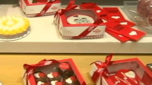 Ζαχαροπλαστείο πουλά... anti-valentines γλυκά - Για χωρισμένους και ελεύθερους [βίντεο]