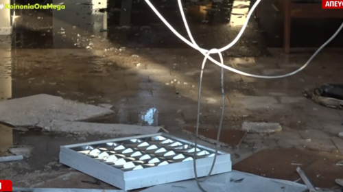 Πεύκη: Εμπρηστική επίθεση με γκαζάκια στα γραφεία της Νέας Δημοκρατίας [βίντεο]