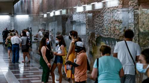 Σαρώνει τη χώρα η μετάλλαξη Δέλτα: &quot;Επεσε&quot; η Κρήτη  - Πλήρως εμβολιασμένο μόνο το 44% του πληθυσμού