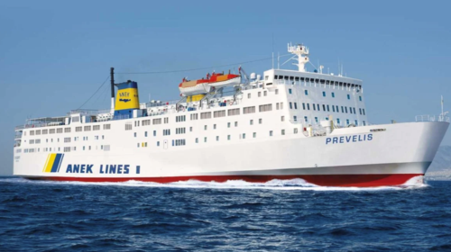 Στο λιμάνι της Σαντορίνης προσέκρουσε το &quot;Πρέβελης&quot; με 119 επιβάτες