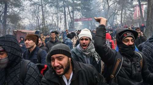 Νέο βίντεο με μετανάστες που φωνάζουν &quot;Αλάχ Ακμπάρ&quot; και προσπαθούν να μπουν στην Ελλάδα