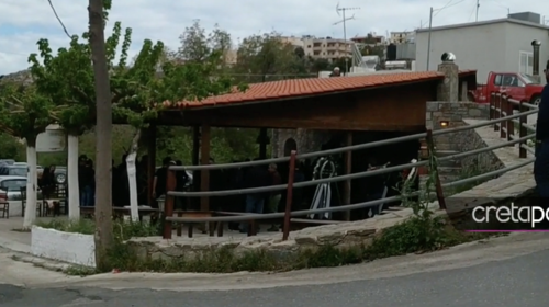 Ανώγεια- Ράγισε καρδιές η κόρη του Λευτέρη Καλομοίρη στην κηδεία: &quot;Κλαίμε για τον πατέρα μου, κλαίμε και τον άλλο νεκρό&quot;