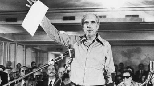 Σαν σήμερα: 40 χρόνια από την ιστορική νίκη του ΠΑΣΟΚ με 48% το 1981