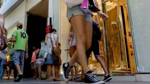 Πρεμιέρα σήμερα για τις θερινές εκπτώσεις - Ποια Κυριακή είναι ανοιχτά τα καταστήματα