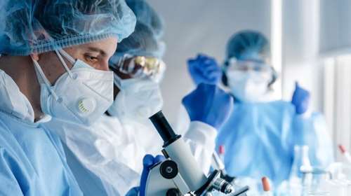 Κορονοϊός: Ελπίδες από το αντιικό χάπι της Merck που μειώνει στο μισό τον κίνδυνο νοσηλείας ή θανάτου