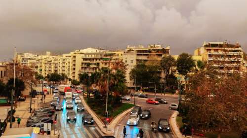 Καιρός: Βροχές και αφρικανική σκόνη - Πού θα κυμανθεί η θερμοκρασία