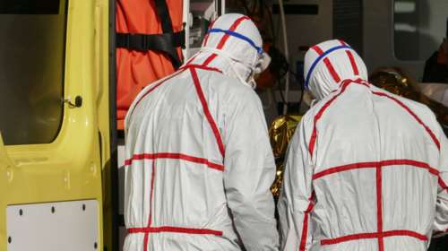 Κοροναϊός-Νέα ύποπτα κρούσματα: Φίλη της 40χρονης στο Αττικόν - Συναγερμός και στη Βουλή