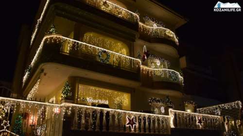 Το πιο στολισμένο σπίτι της Ελλάδας άναψε ξανά τα χιλιάδες λαμπιόνια του για τα Χριστούγεννα [εικόνες - βίντεο]