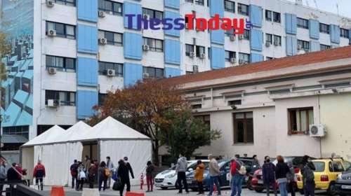 Κορονοϊός - Θεσσαλονίκη: Τεράστιες ουρές ασθενών έξω από το Ιπποκράτειο για τεστ