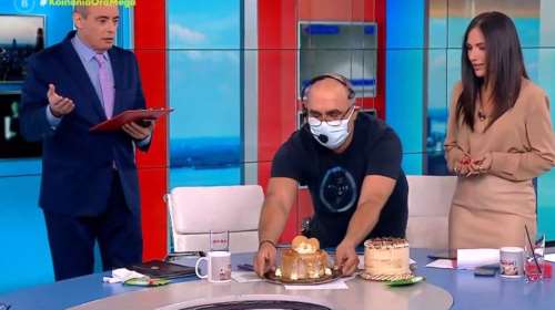 Ο Παπαδάκης έστειλε... τούρτες στον Χασαπόπουλο και τη Βούλγαρη