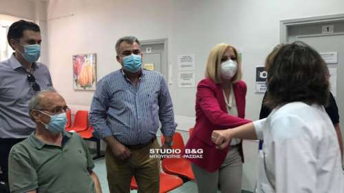 Καμπάνια Γεννηματά υπέρ του εμβολιασμού: &quot;Εμβολιαζόμαστε γιατί νοιαζόμαστε - Στηρίζουμε την υποχρεωτικότητα&quot; [εικόνες]